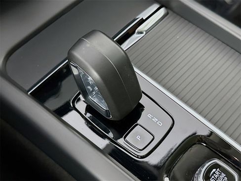 Certified 2023 Volvo XC60 T8 Core w/ Climate Package image 17