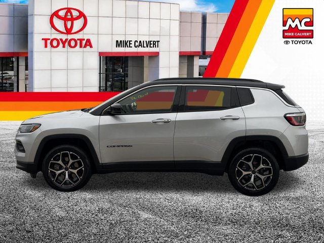 Used 2025 Jeep Compass Limited AWD/4WD image 3