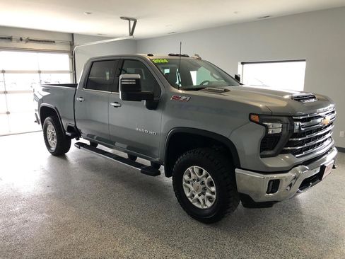 Used 2024 Chevrolet Silverado 2500 LTZ w/ LTZ Plus Package image 4