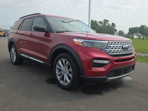 Used 2021 Ford Explorer XLT w/ Equipment Group 202A AWD/4WD image 1