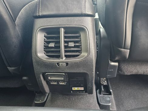 Used 2020 Jeep Cherokee Limited image 10