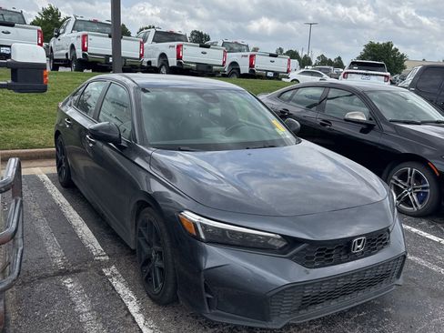 Used 2025 Honda Civic Sport image 2