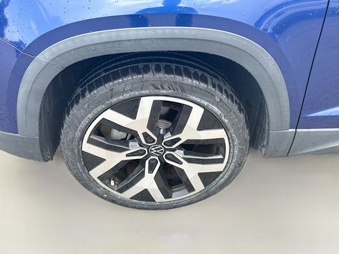 Certified 2022 Volkswagen Taos SEL w/ Panoramic Sunroof Package AWD/4WD image 37