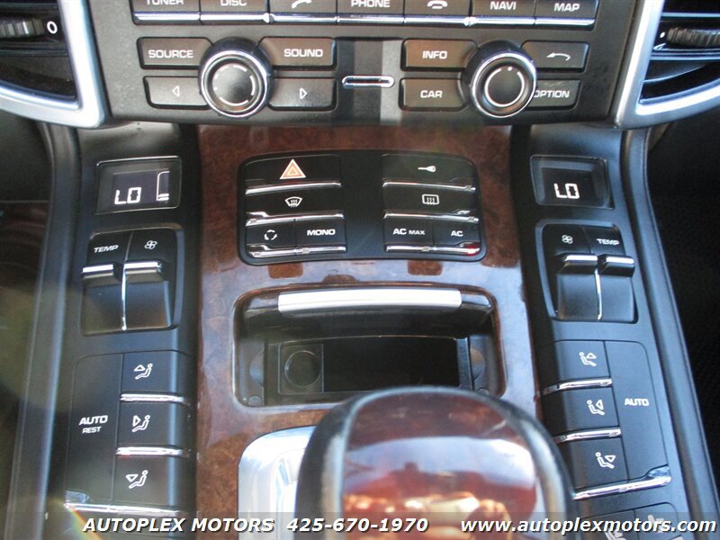 Used 2011 Porsche Cayenne Turbo AWD/4WD image 32