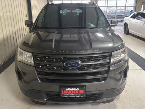 Used 2018 Ford Explorer XLT w/ Equipment Group 202A image 7