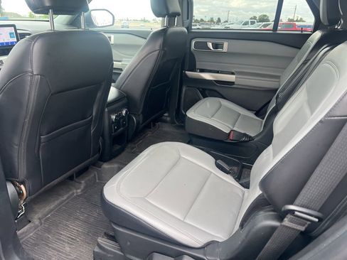 Used 2021 Ford Explorer XLT w/ Equipment Group 202A image 11