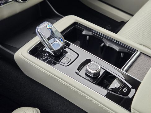 New 2026 Volvo XC90 B6 Ultra w/ Protection Package AWD/4WD image 18