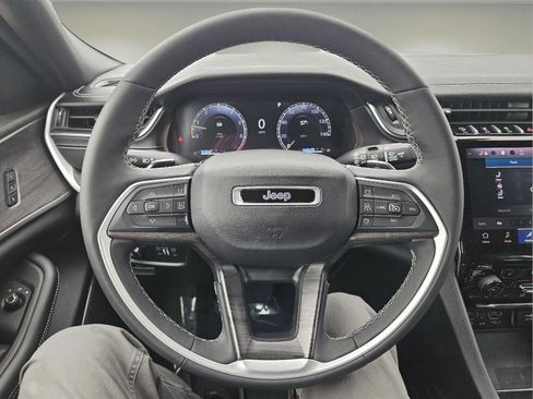 Used 2024 Jeep Grand Cherokee L Limited w/ Luxury Tech Group II AWD/4WD image 2