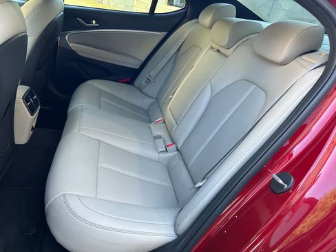 Used 2022 Genesis G70 2.0T RWD image 13