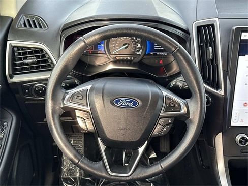 Used 2024 Ford Edge SEL w/ Convenience Package image 11