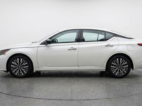 Used 2025 Nissan Altima 2.5 SV image 5