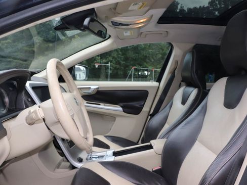 Used 2010 Volvo XC60 T6 AWD/4WD image 9