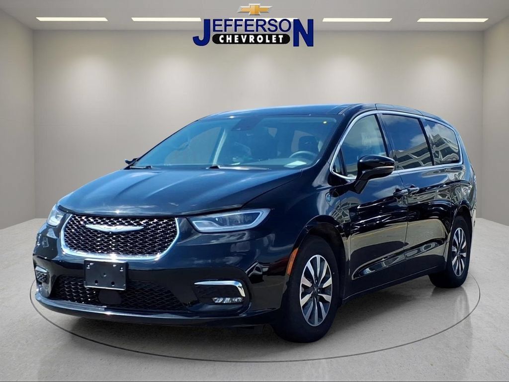 Used 2024 Chrysler Pacifica Limited FWD image 1