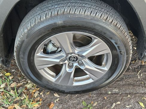 Used 2025 Toyota RAV4 XLE w/ Convenience Package image 33