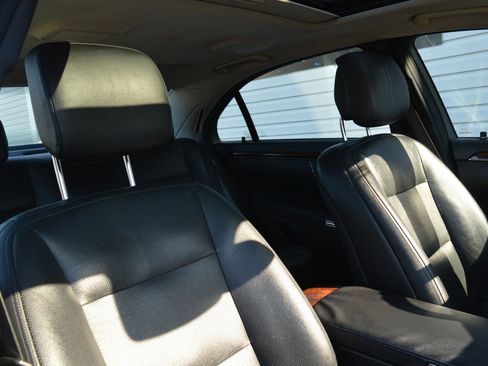 Used 2010 Mercedes-Benz S 550 S 550 4MATIC Sedan 4D image 19