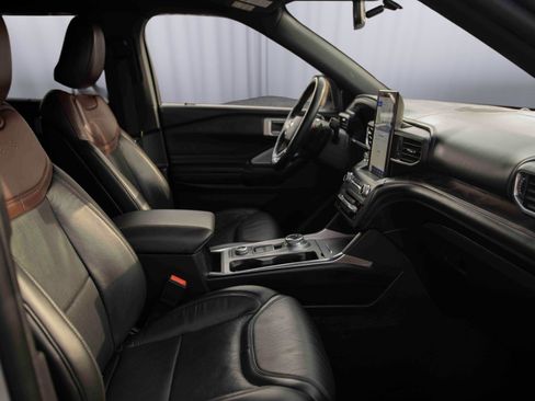 Used 2020 Ford Explorer Platinum w/ Premium Technology Package image 24