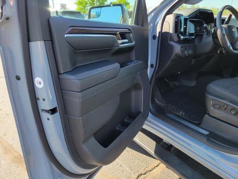 Used 2024 Chevrolet Silverado 1500 LT AWD/4WD image 6