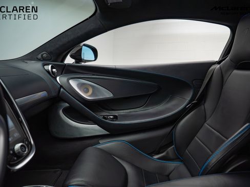 Used 2023 McLaren GT image 32