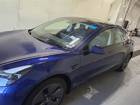 Used 2023 Tesla Model 3 Standard Range image 3