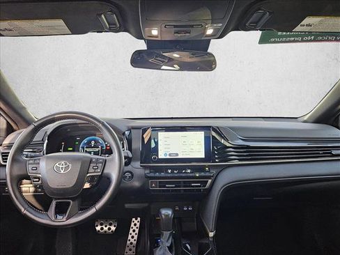 Used 2025 Toyota Camry SE image 19