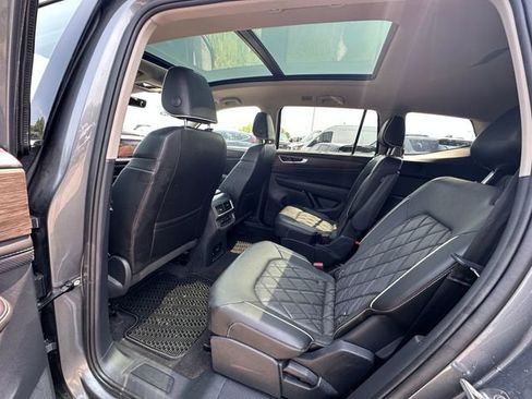 Used 2024 Volkswagen Atlas SEL Premium R-Line image 17