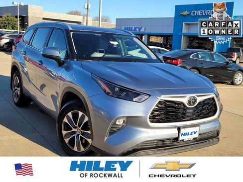 Used 2024 Toyota Highlander XLE image 1