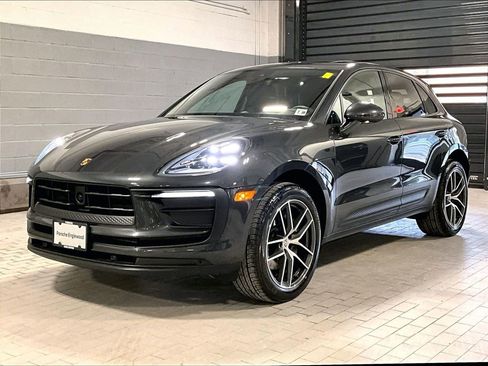 Used 2025 Porsche Macan image 1