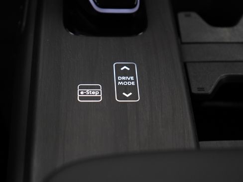 Used 2023 Nissan Ariya AWD image 19