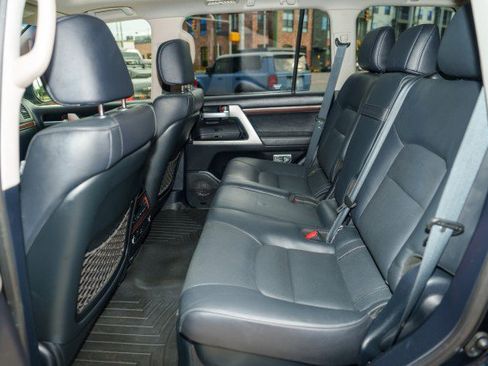 Used 2017 Toyota Land Cruiser image 17