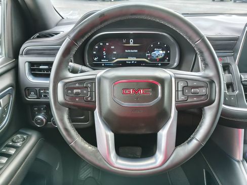 Used 2023 GMC Yukon SLT w/ SLT Luxury Package AWD/4WD image 9