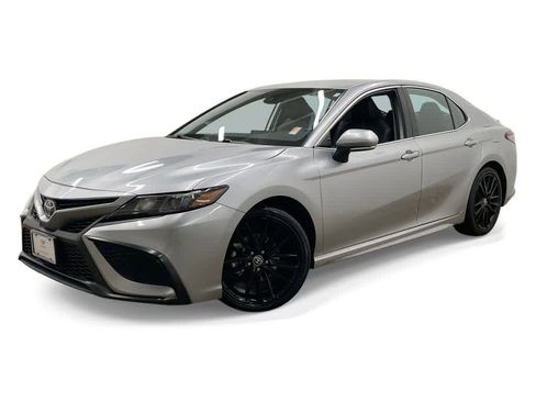 Used 2024 Toyota Camry SE image 1