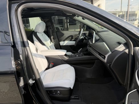 Used 2025 Cadillac XT4 Sport image 23