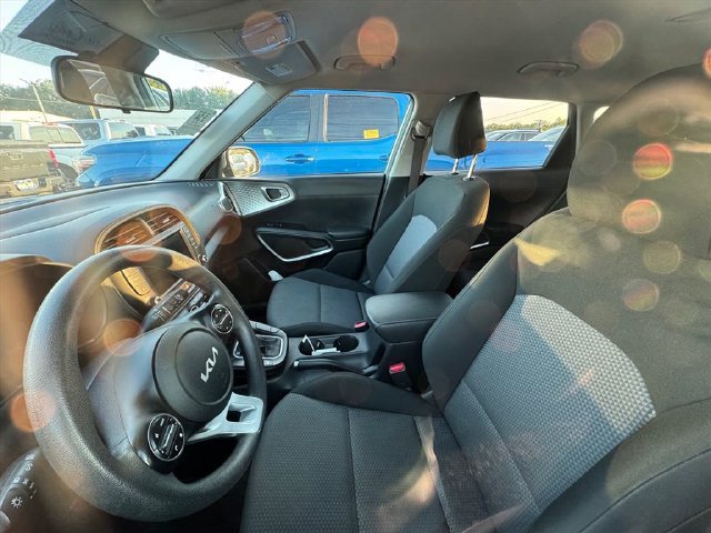 Used 2023 Kia Soul LX w/ LX Technology Package FWD image 4