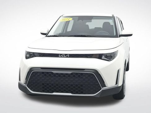 Used 2025 Kia Soul LX w/ LX Technology Package FWD image 2