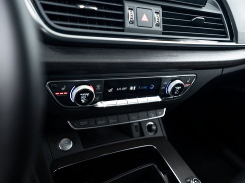 Certified 2025 Audi Q5 2.0T Premium image 12