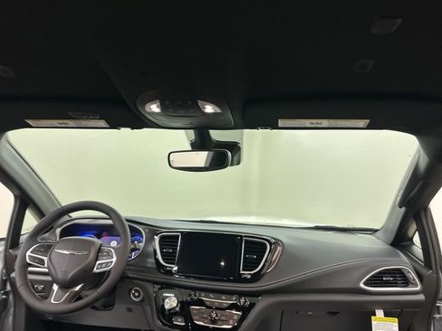 New 2026 Chrysler Pacifica Select AWD/4WD image 21