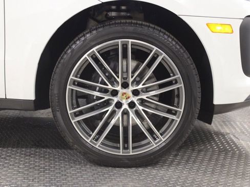 Certified 2022 Porsche Macan AWD/4WD image 14