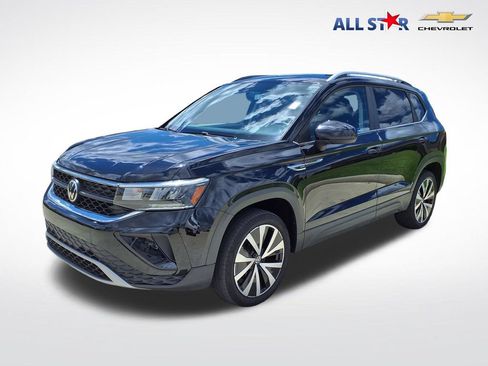 Used 2022 Volkswagen Taos SE FWD image 1