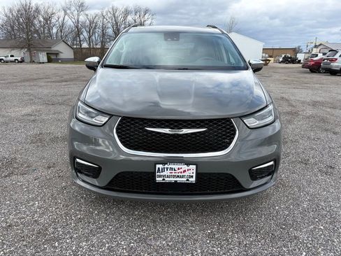 Used 2023 Chrysler Pacifica Limited FWD image 8