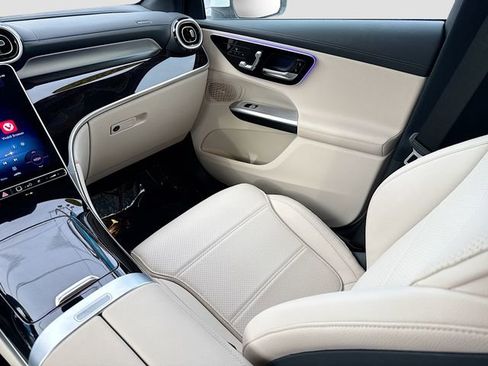 Used 2025 Mercedes-Benz GLC 300 GLC 300 image 24