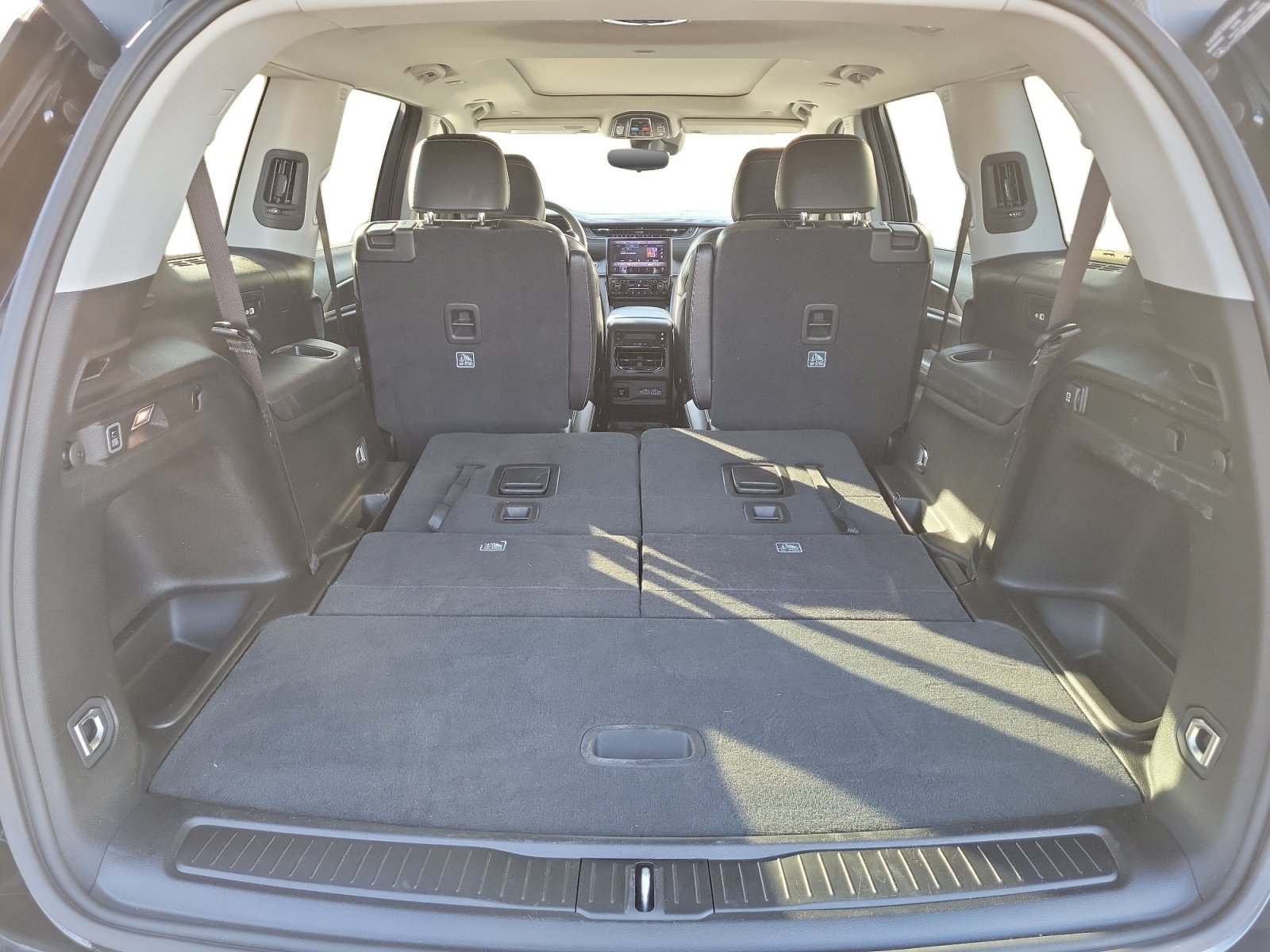 Used 2023 Jeep Grand Cherokee L Limited AWD/4WD image 29