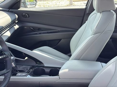 Used 2025 Hyundai Elantra Limited FWD image 23