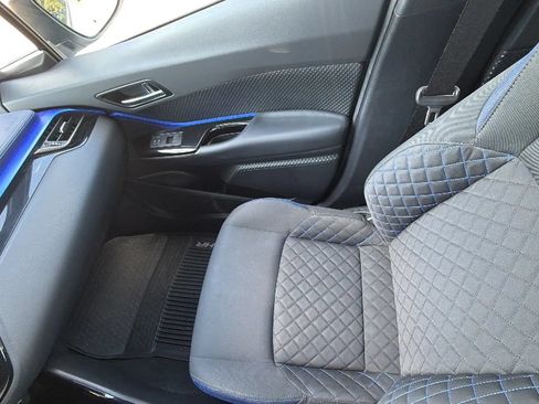 Used 2020 Toyota C-HR XLE FWD image 14
