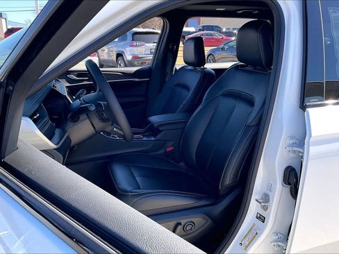 New 2026 Jeep Grand Cherokee L Limited image 9