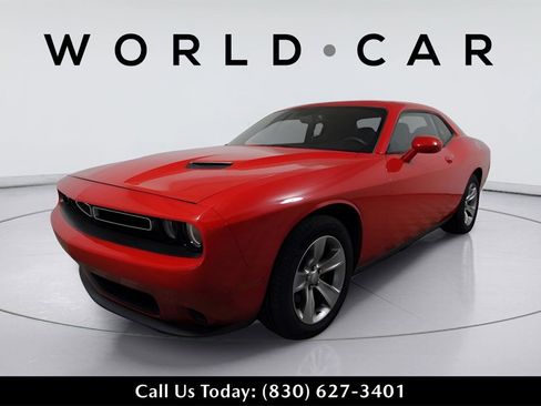 Used 2016 Dodge Challenger SXT image 3