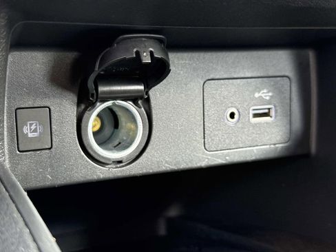 Used 2025 Nissan Versa SV image 24