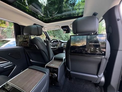 Used 2024 Land Rover Range Rover Long Wheelbase Autobiography image 47