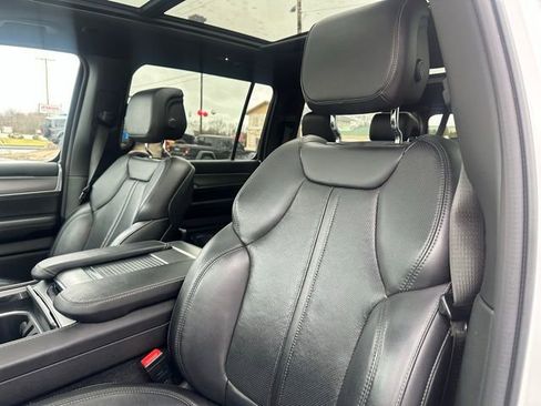 Used 2023 Jeep Wagoneer Base image 26