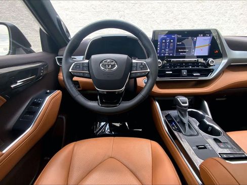 Used 2020 Toyota Highlander Platinum image 5
