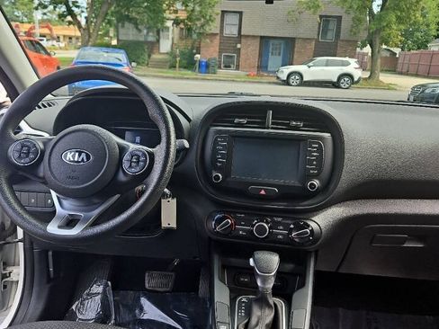 Used 2021 Kia Soul LX FWD image 15